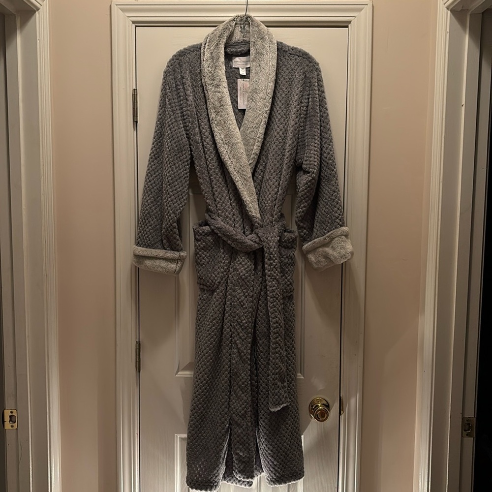NWT Carole Hochman textured wrap robe